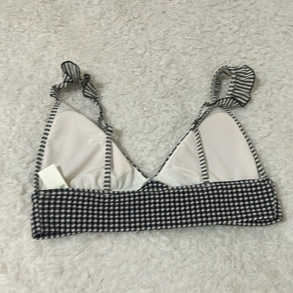 Aerie Black and White Smocked Ruffled top - Picture 8 of 10